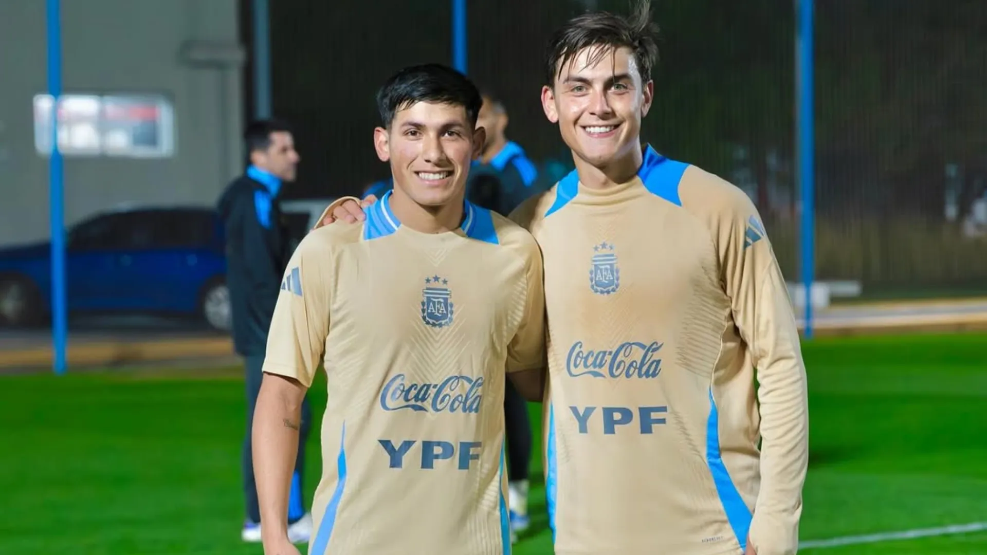Lautaro Vargas y Paulo Dybala en la Selección Argentina. (@lautivargas35)