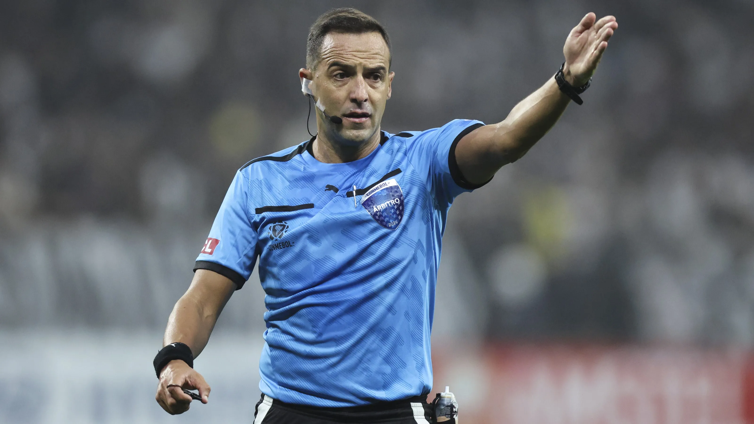 Esteban Ostojich, árbitro uruguayo designado para Cruzeiro vs. Boca.