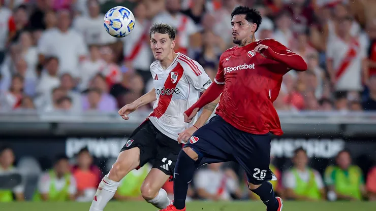 River está chocando con Independiente.