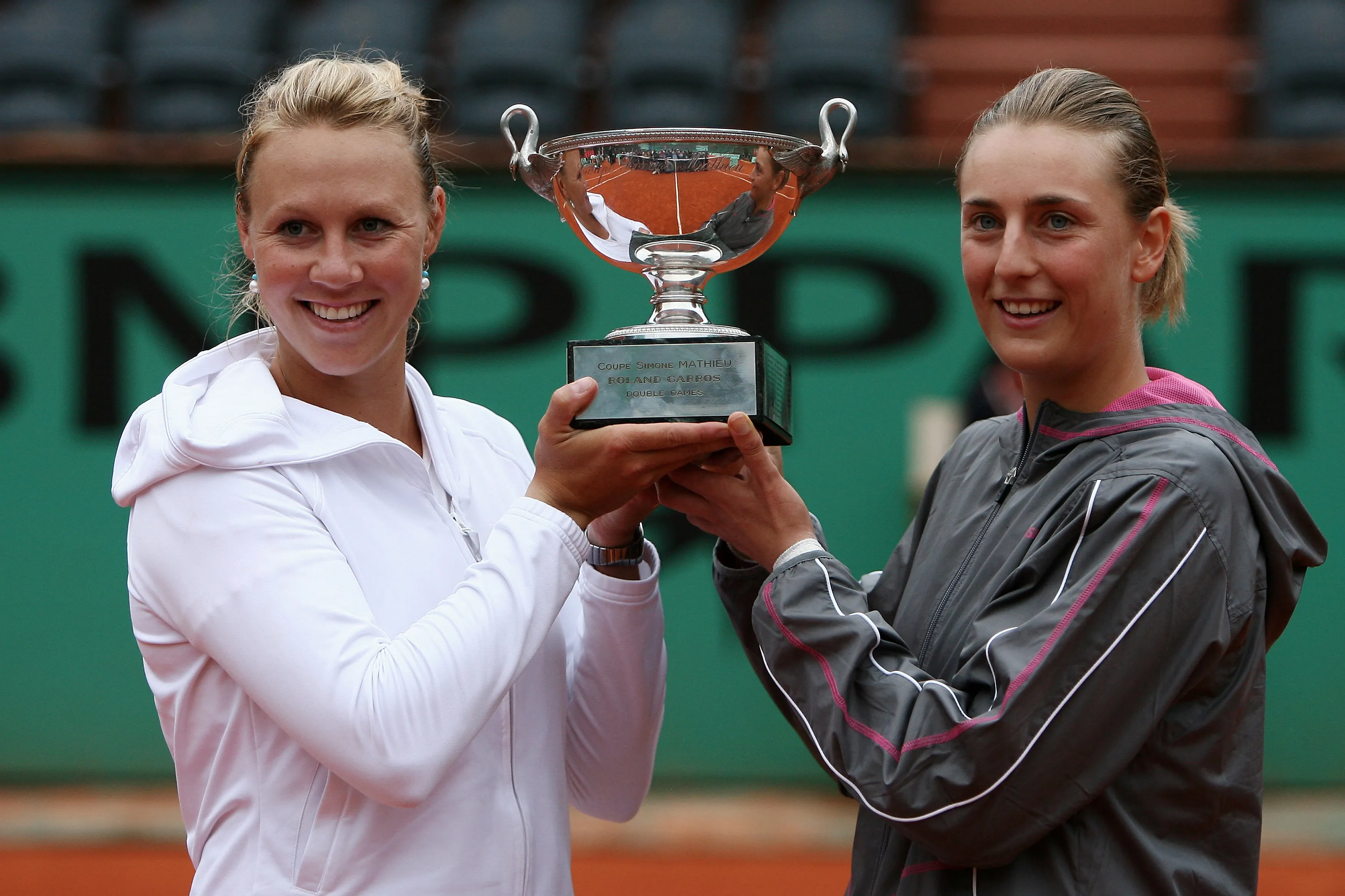 Alicia Molik y Mara Santangelo tras ganar Roland Garros 2007. (Foto: Getty).