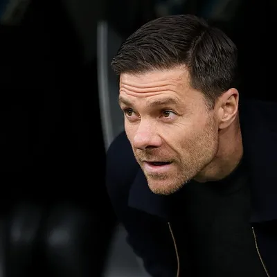 Xabi Alonso es candidato a DT de Chelsea