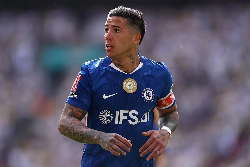 Enzo Fernández vuelve a tener relevancia en Chelsea tras la salida de Rosenior. (Getty)
