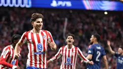 Julián Álvarez anota su gol ante Arsenal.
