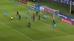 Insólito gol errado en la Sudamericana.