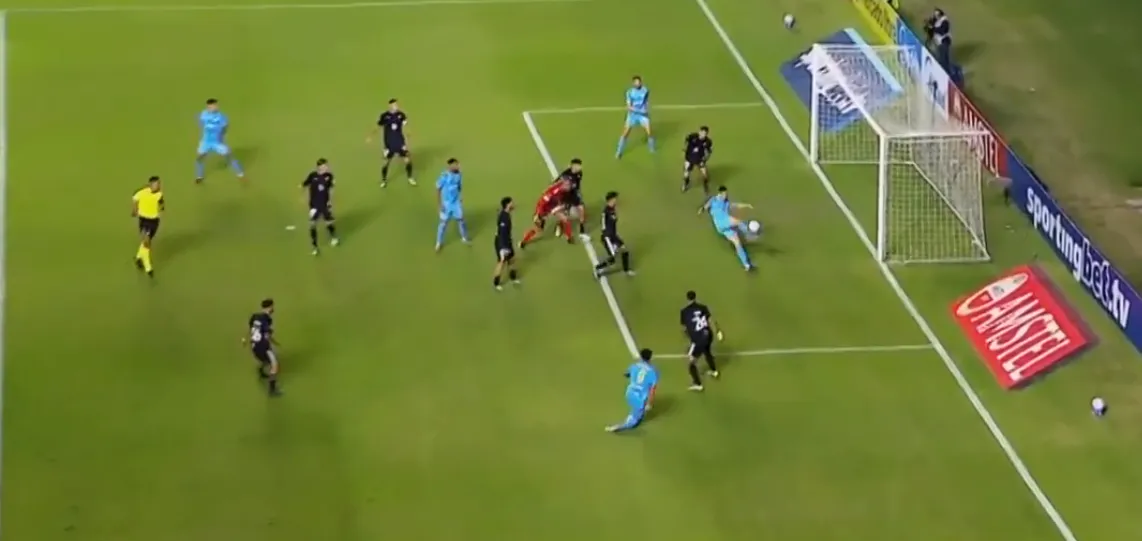 El insólito gol errado de Kevin Silva. (Captura: DSports)