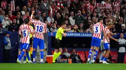 La prensa inglesa tildó de "robo" al Arsenal en la semifinal de ida de la Champions League contra el Atlético de Madrid.