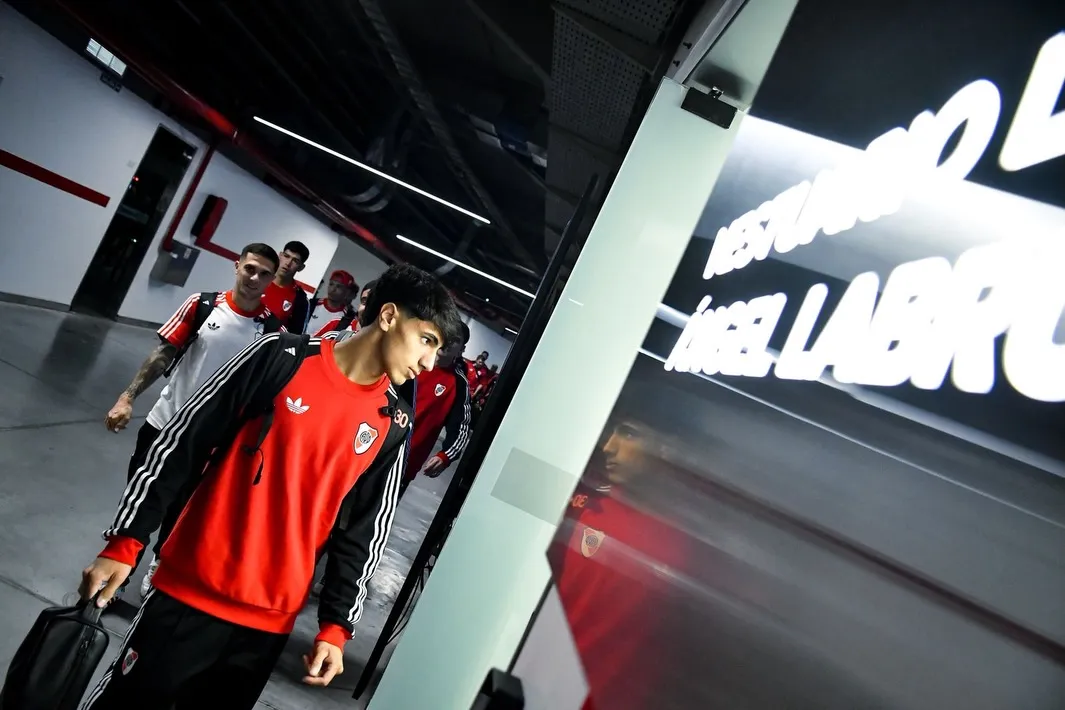 Lucas Silva, el nuevo juvenil que se gana la confianza de Coudet en River (@lucas_silva523).
