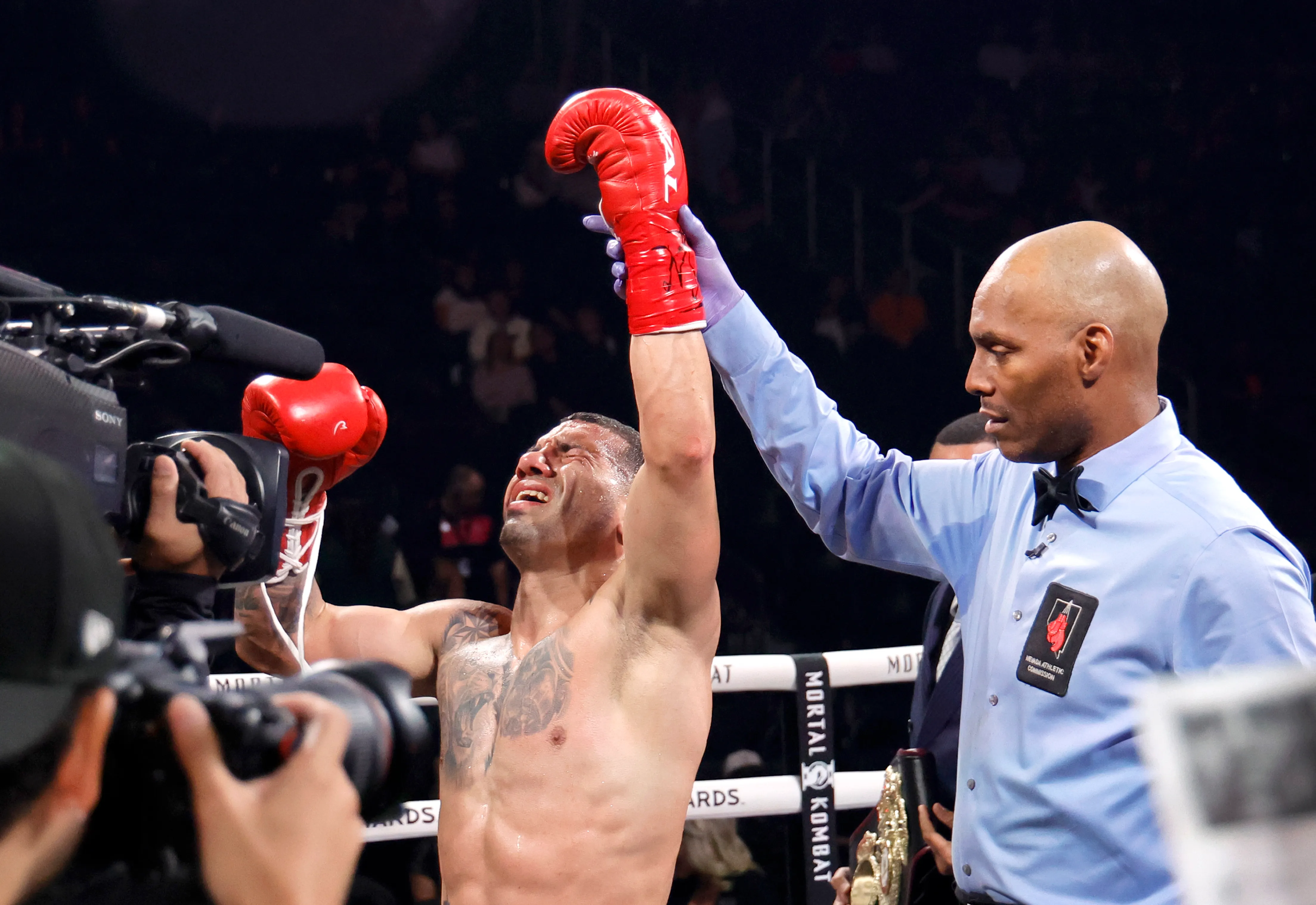 Ismael Flores ganó por puntos. (Foto: Getty).