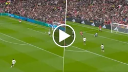 Senne Lammens, arquero del Manchester United, salió mal de abajo y le regaló el empate al Liverpool.