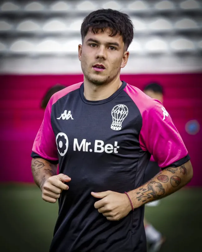 Lucas Blondel, defensor de Huracán. (@CAHuracan)