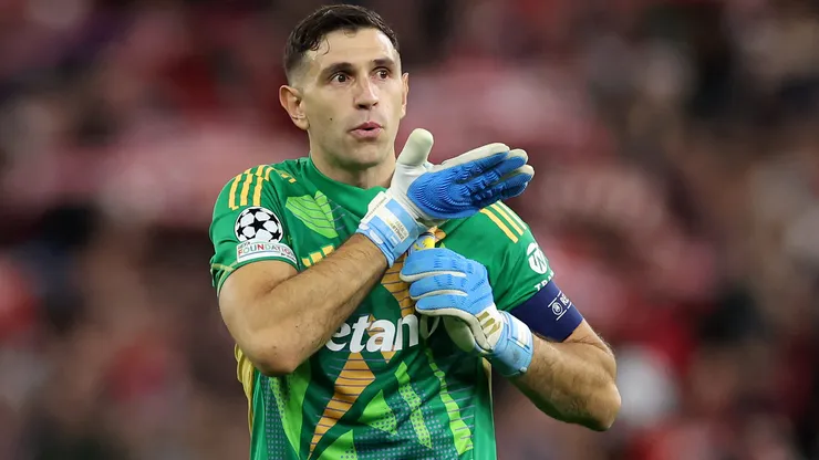 Dibu Martínez suma 12 vallas invictas en 40 partidos en lo que va de su temporada con el Aston Villa.