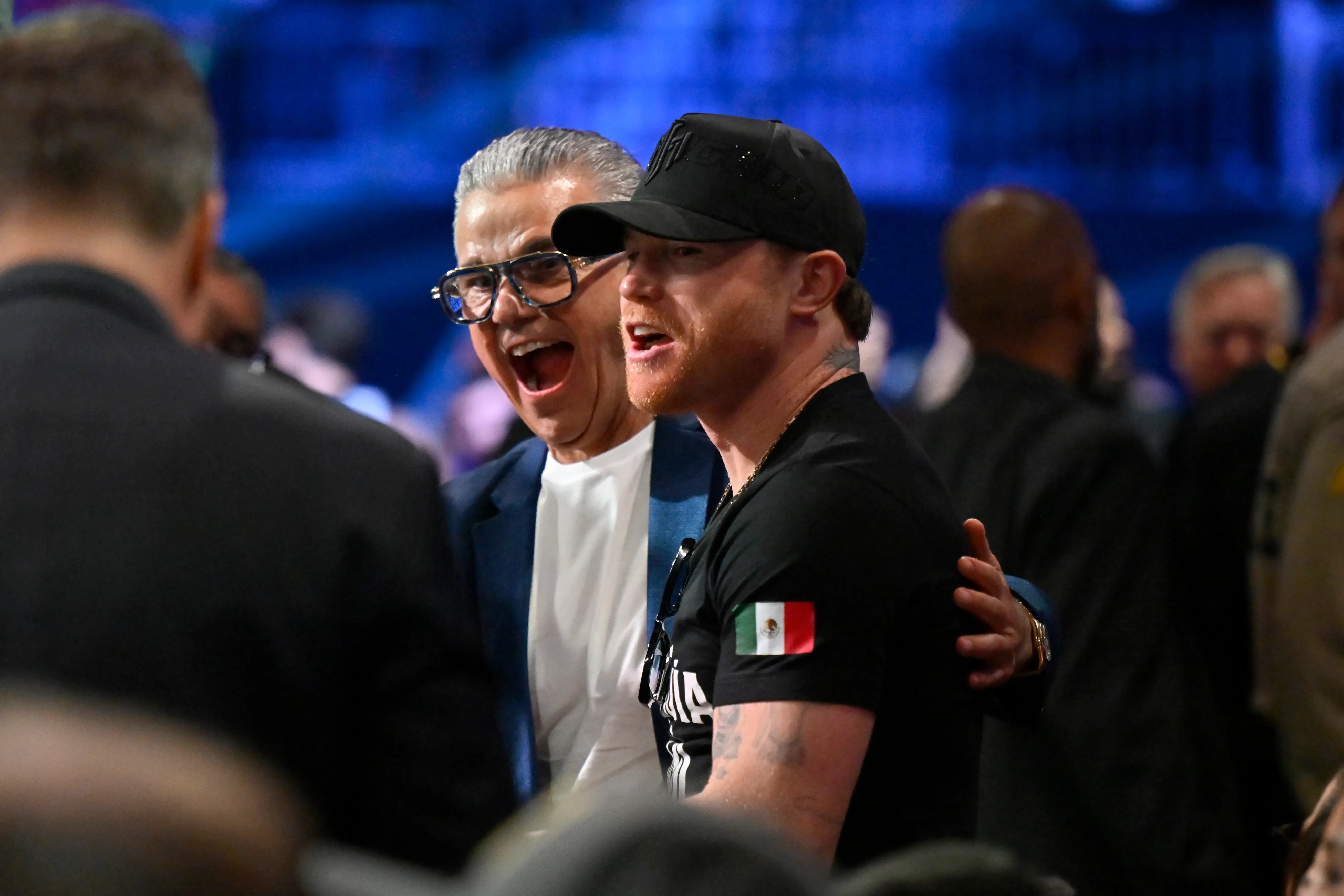 Canelo Álvarez se retiró de la arena antes que Benavídez saliera a escena.