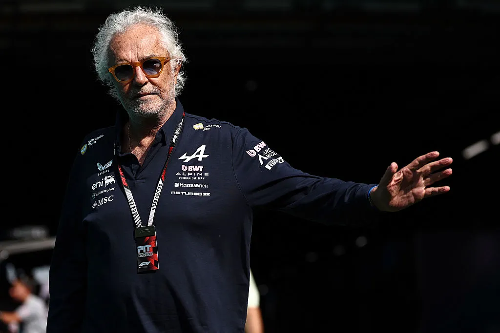 Flavio Briatore ya le puso un nuevo objetivo a sus pilotos: los Red Bull. (Getty)