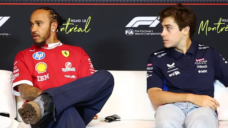Lewis Hamilton y Franco Colapinto en conferencia de prensa.