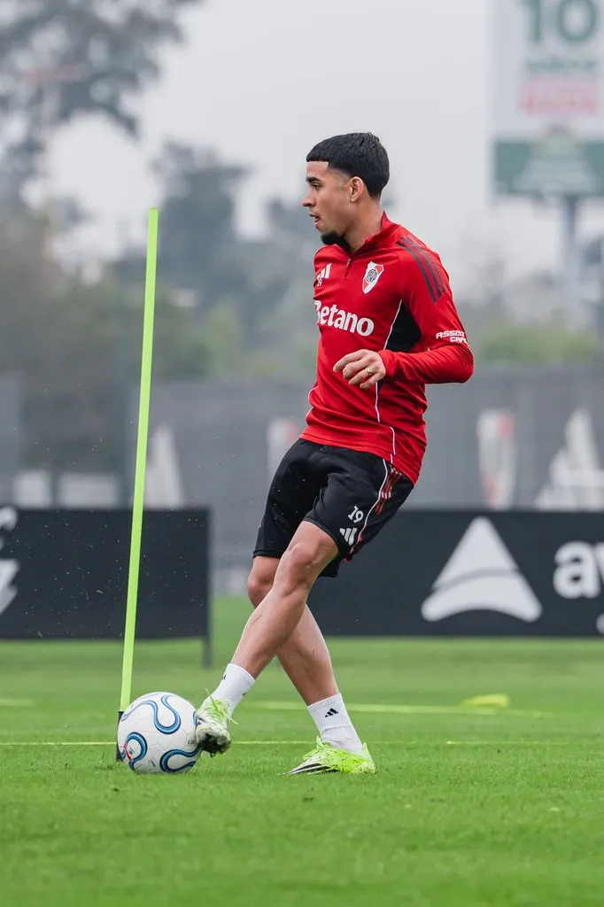 Kendry Páez en el entrenamiento de River.