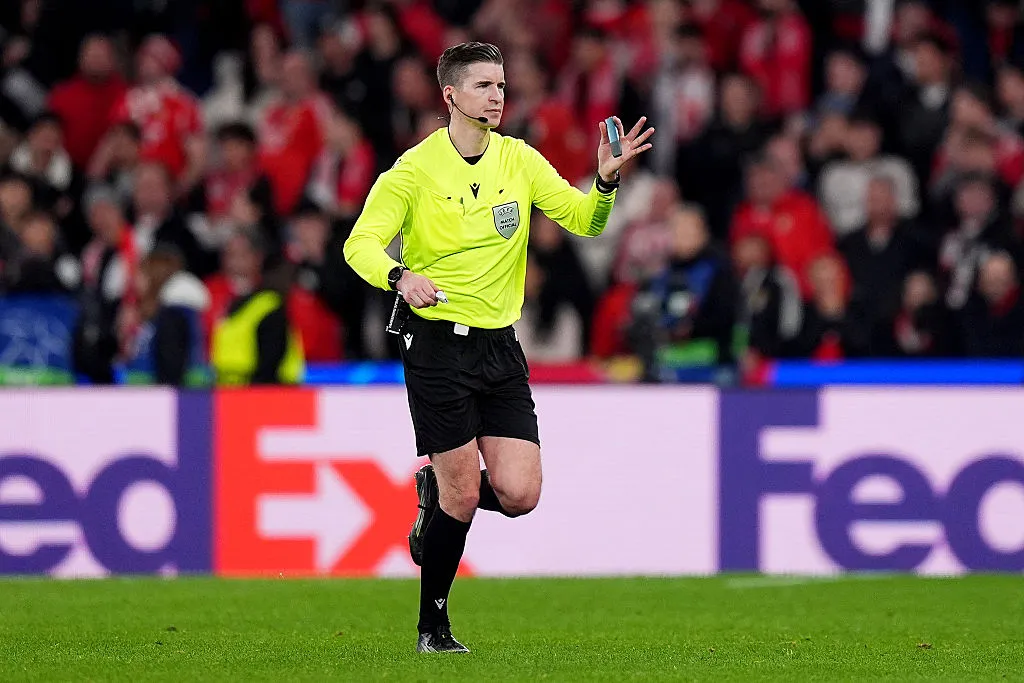 Francois Letexier fue el encargado de la aplicación del protocolo anti racismo en Benfica vs. Real Madrid.
