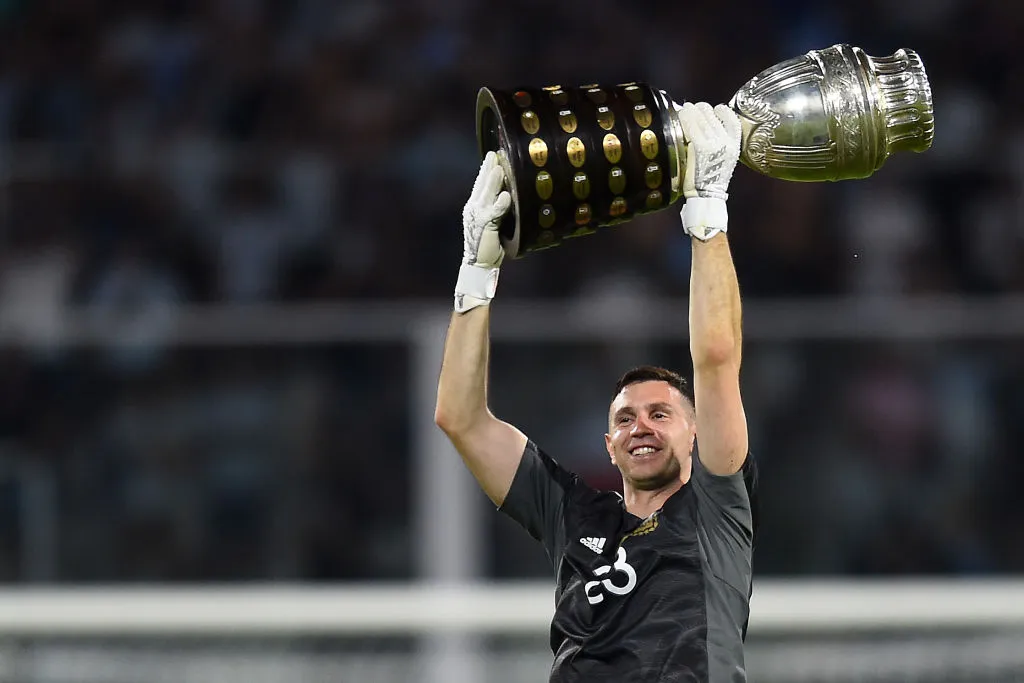 Dibu fue clave con Argentina, ganó cuatro de cuatro finales. (Getty)