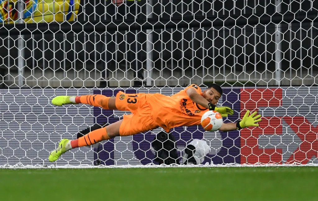 Rulli ganó una tanda de penales eterna para ser campeón. (Getty)