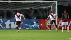 Lucas Bruera le atajó un penal a Juan Fernando Quintero.