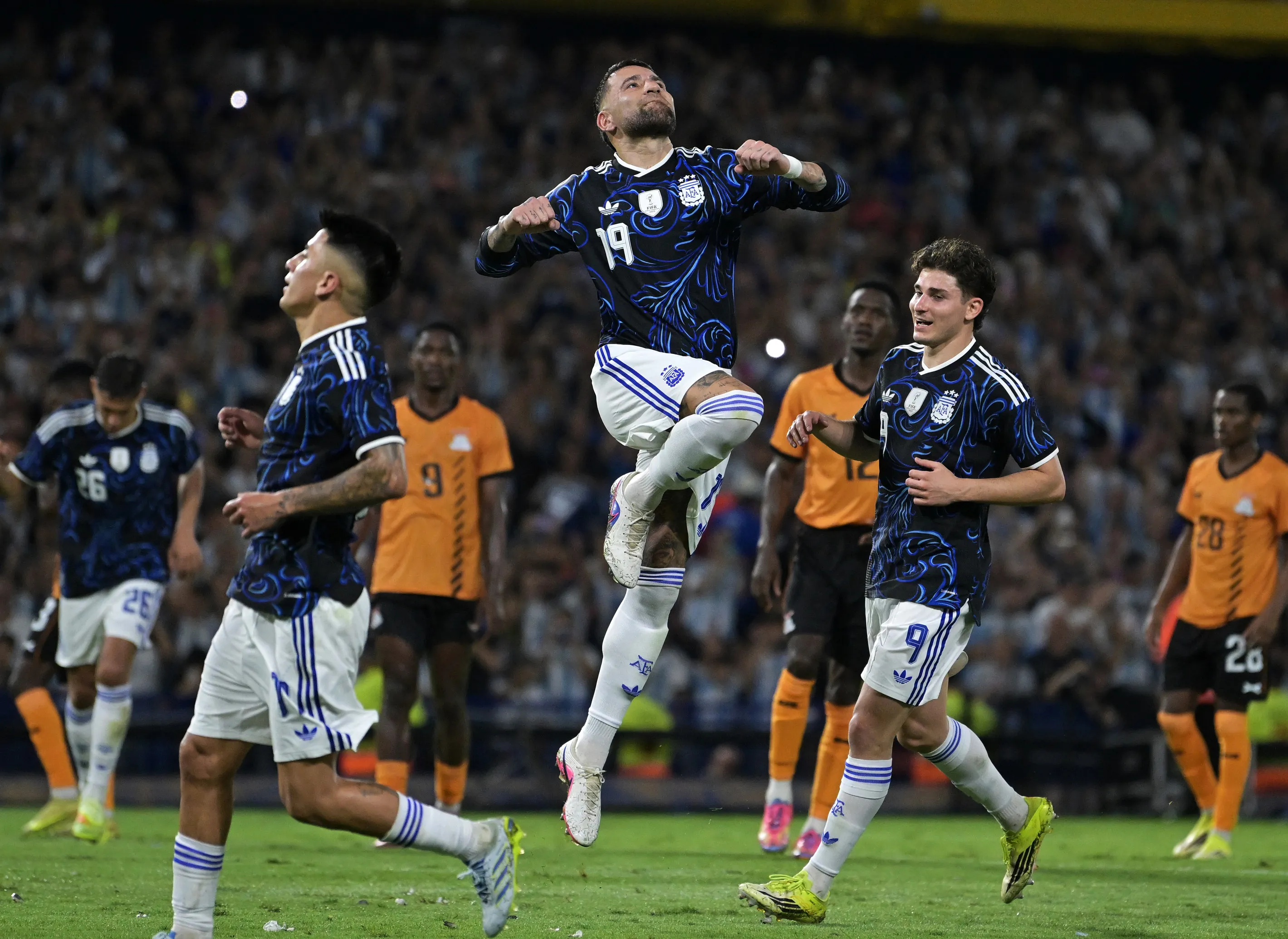 FIFA concedió la amnistía y Otamendi podrá jugar ante Argelia.
