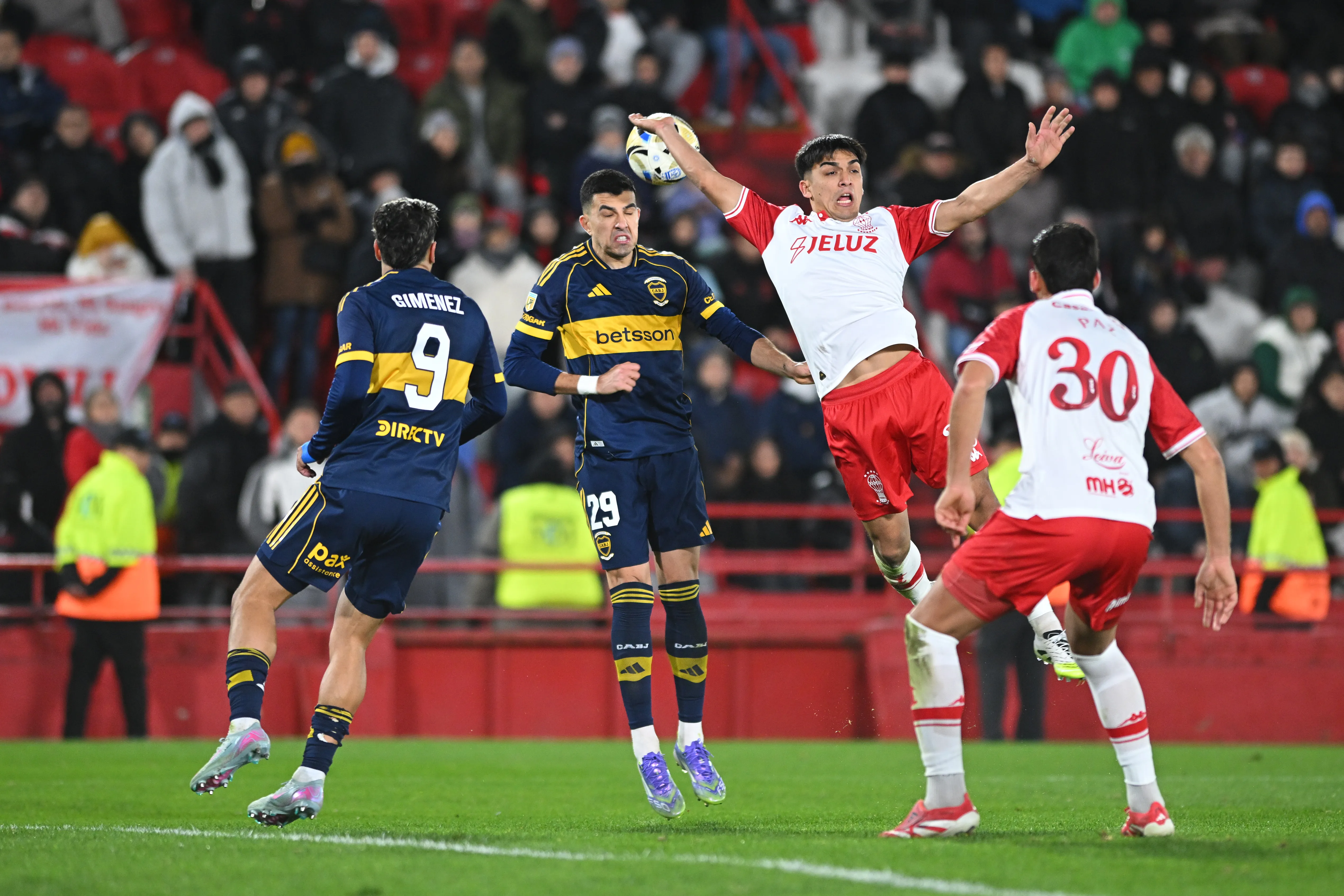 El último cruce entre Boca y Huracán se dio en Parque Patricios, en 2025. (Rodrigo Valle/Getty Images)