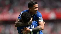 Enzo Fernández y Wesley Fofana celebran el gol de Chelsea.
