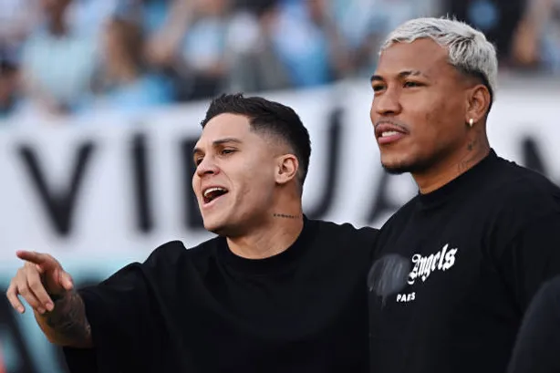 Juan Fernando Quintero y Roger Martínez, en su etapa en Racing. (Getty Images)