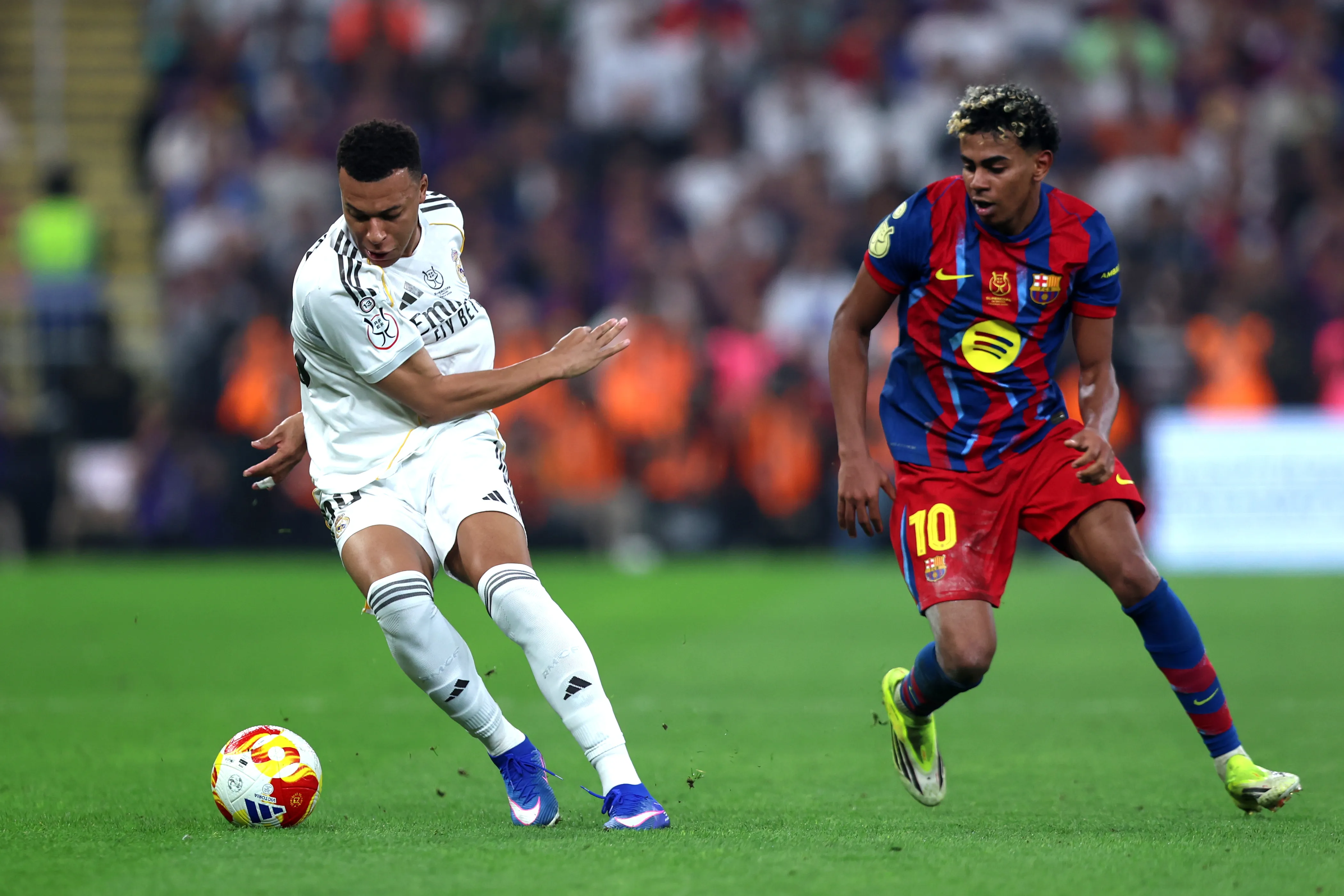En su último enfrentamiento, Barcelona se consagró campeón de la Supercopa de España ante Real Madrid (Getty Images).