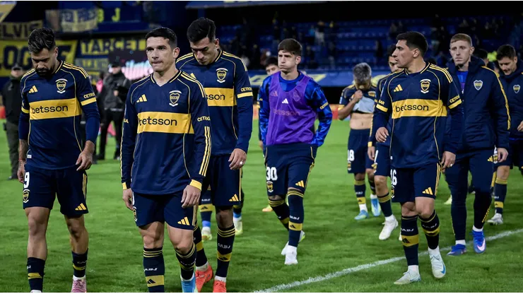 Los jugadores de Boca tras la derrota ante Huracán.