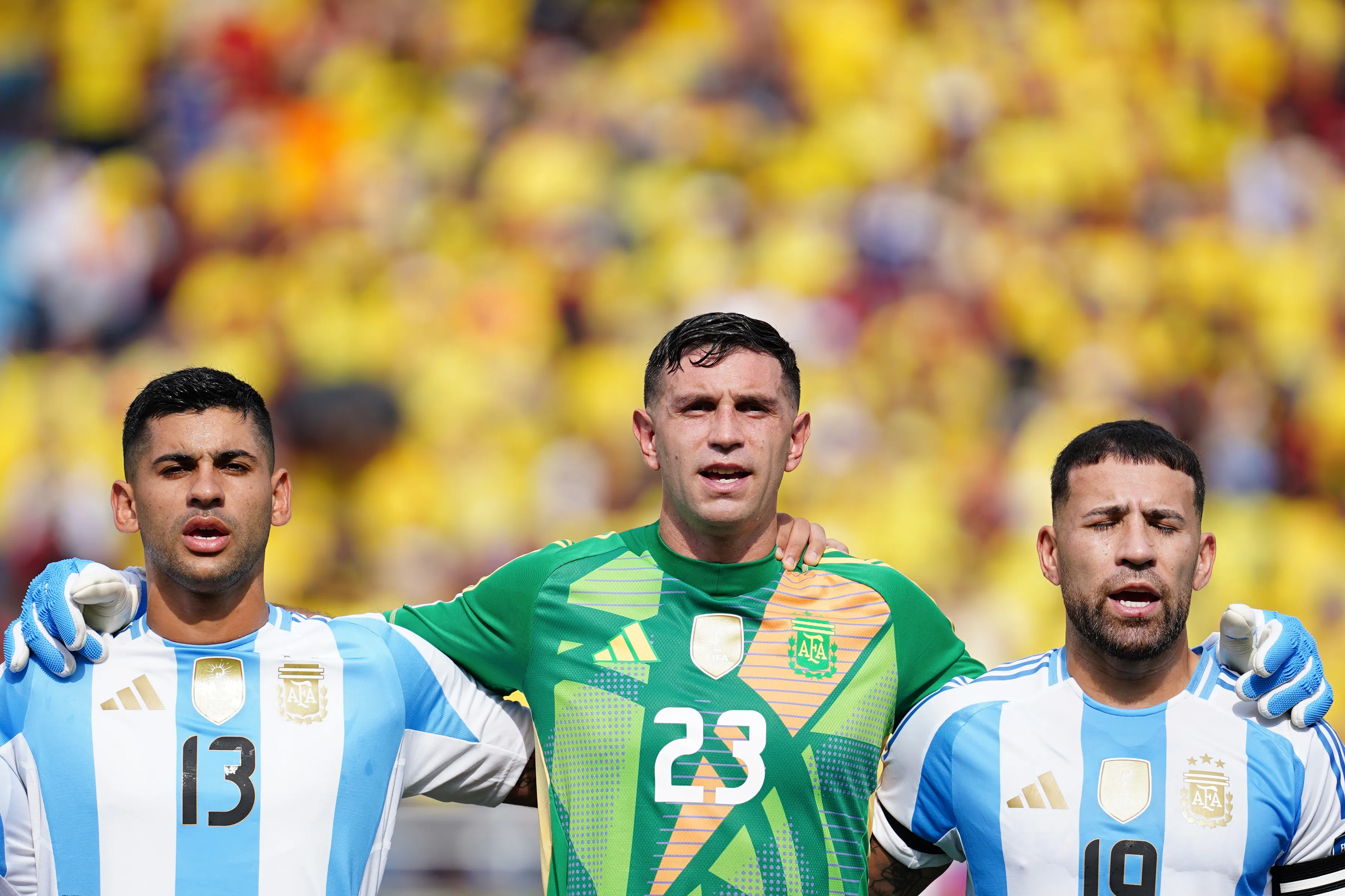 Cristian Romero, Emiliano Martínez y Nicolás Otamendi, en la Selección Argentina. (Getty Images)