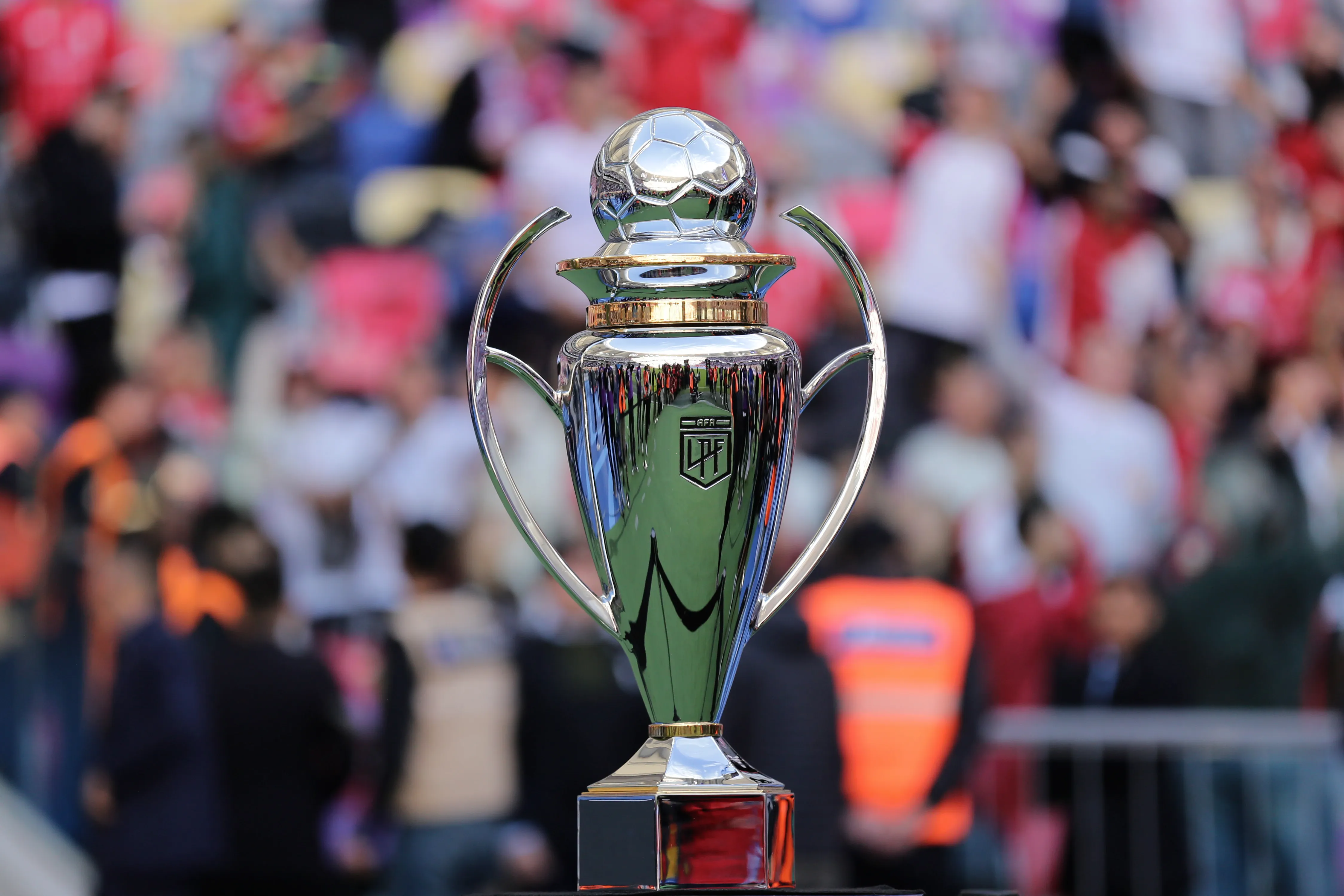 El trofeo del Torneo Apertura 2026. (Getty Images)