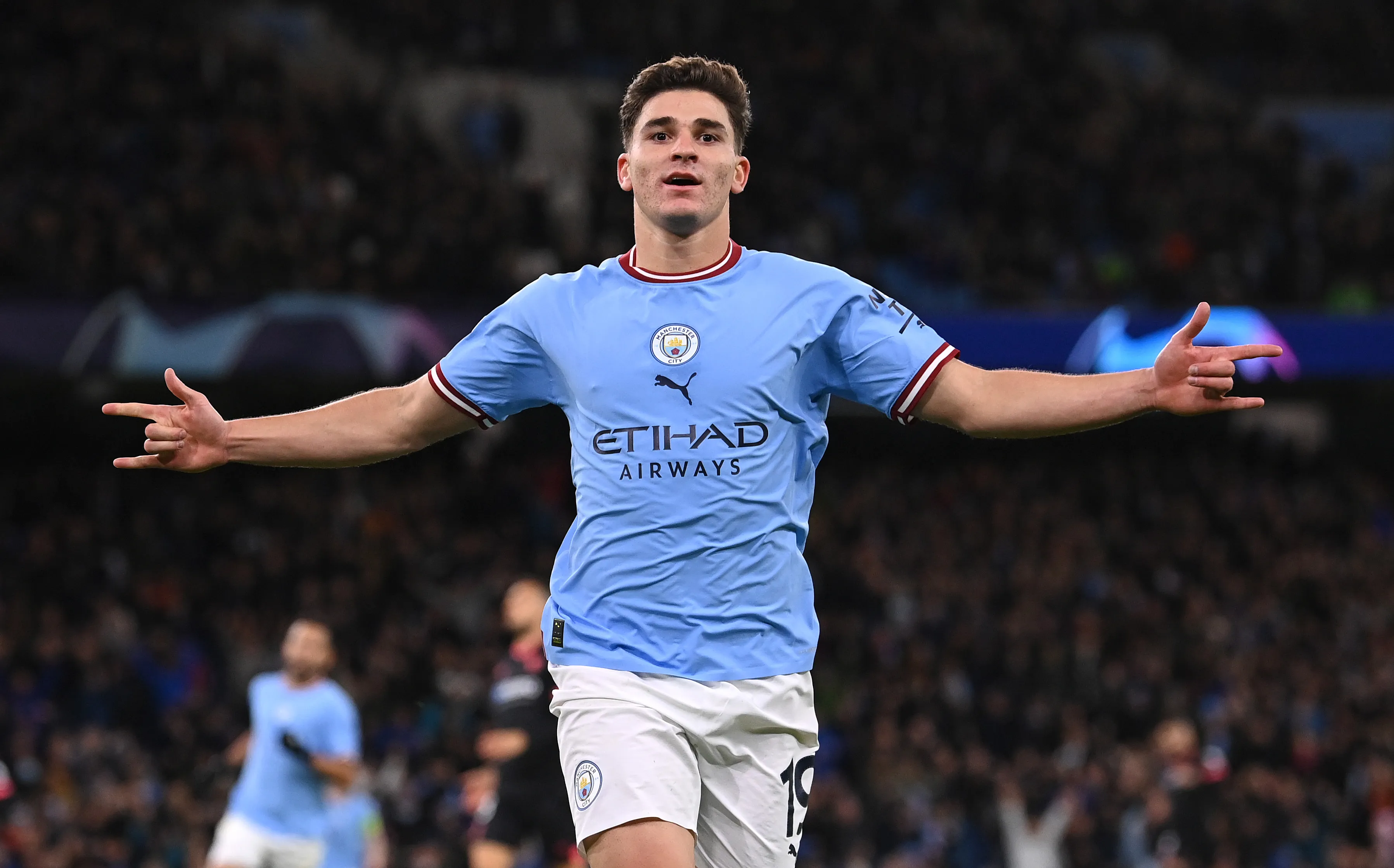 Julián Álvarez con la camiseta de Manchester City. (Foto: Getty)