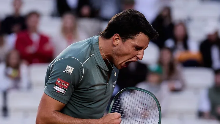 Darderi remontó a Zverev con un 6-0 en el tercer set y se metió entre los 8 mejores del Masters de Roma