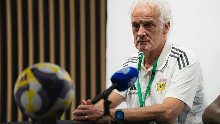 Fred Rutten renunció a la Selección de Curazao