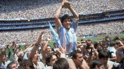 Una promesa, un préstamo, 17 dólares y una anécdota inolvidable: el hombre que llevó a Maradona en andas en México 86