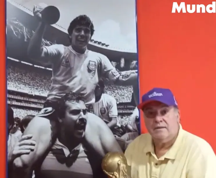 La foto que tanto buscó y que tenía en su casa. Foto Captura Youtube.