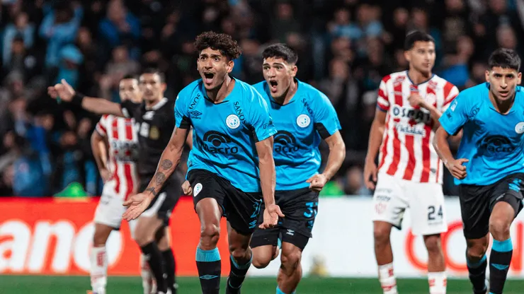Adrián Sánchez celebra su gol frente a Unión.
