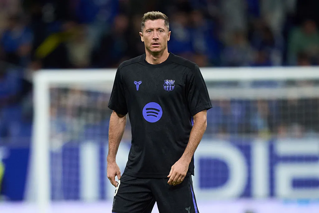 Lewandowski está más cerca de Arabia o la MLS que de seguir en Barcelona. (Getty)