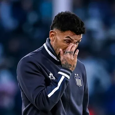 Carlos Tevez dejó de ser el entrenador de Talleres