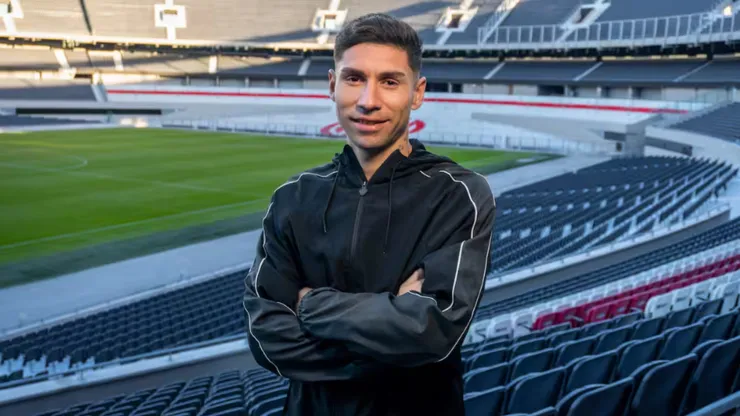 Gonzalo Montiel será el encargado de recibir a los huéspedes
