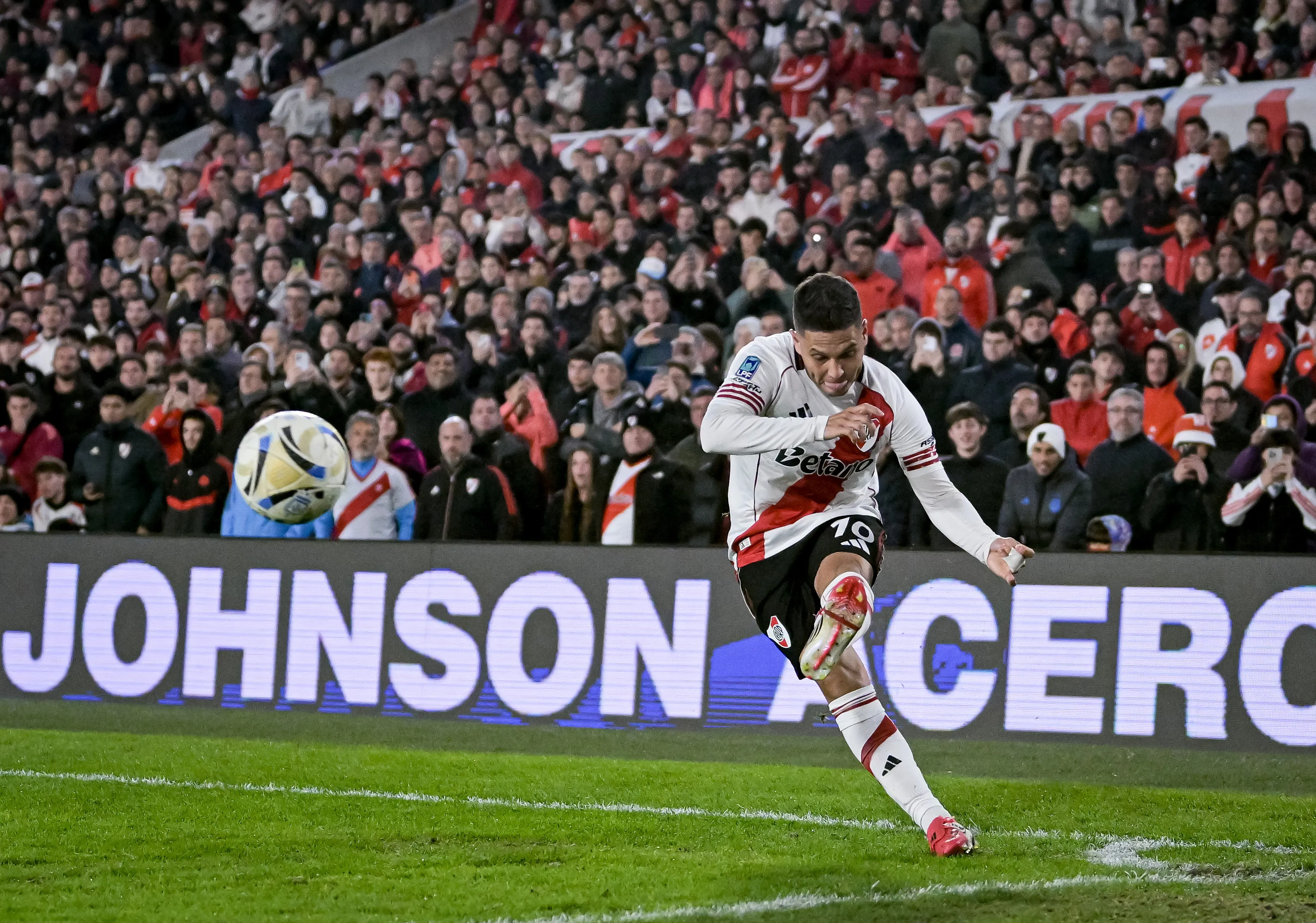 Juanfer Quintero ingresó en el complemento ante Gimnasia. (Foto: Getty)
