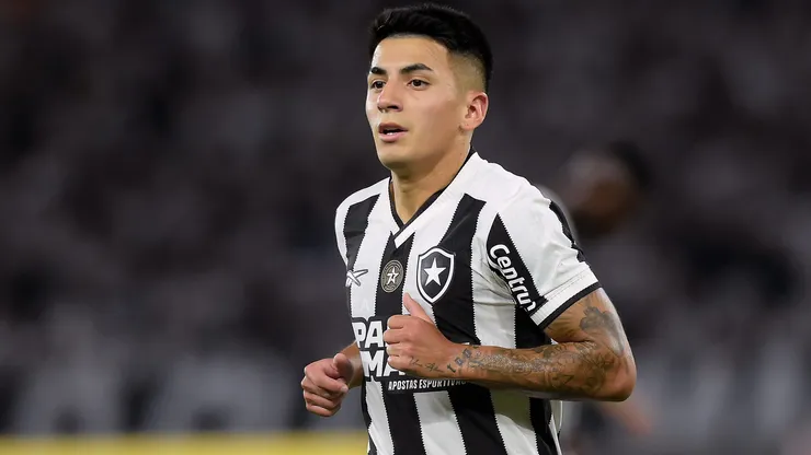 El Botafogo podría recibir la quita de 6 puntos si no regulariza su deuda de 25 millones de dólares por el pase de Thiago Almada.