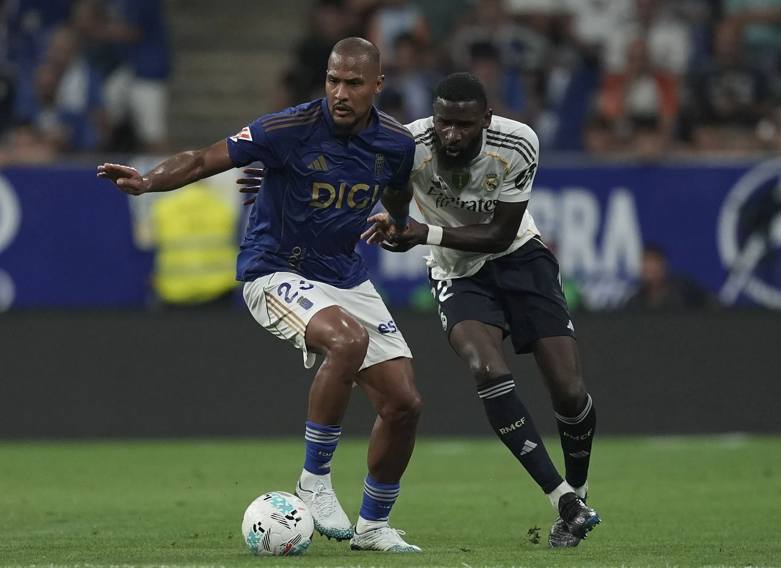 Antonio Rüdiger y Salomón Rondón en el cruce correspondiente a la primera ronda de LaLiga.