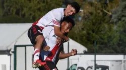 Jonathan Spiff celebra su gol ante Instituto.