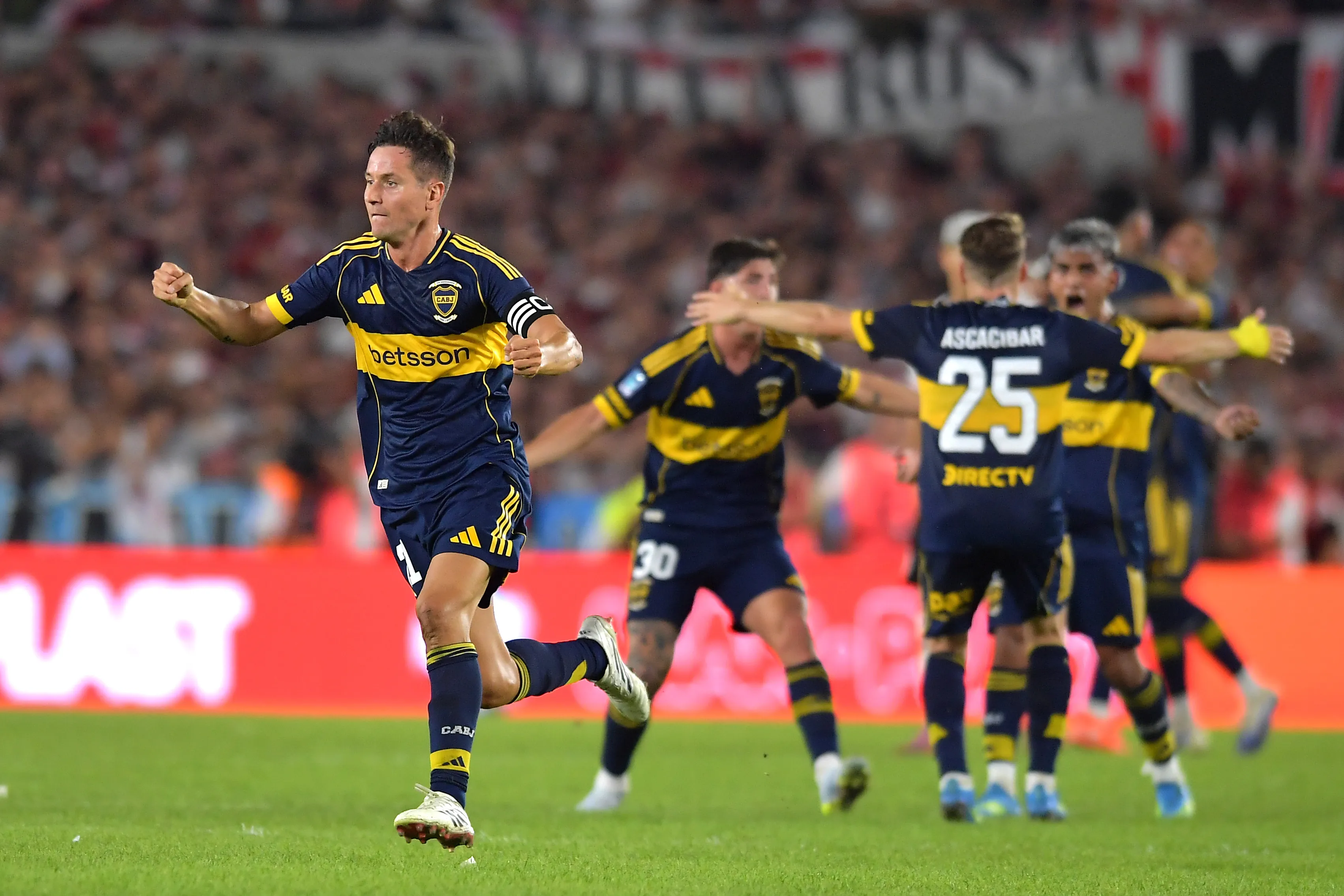 Ander Herrera celebra la victoria en el Superclásico. (Foto: Getty)