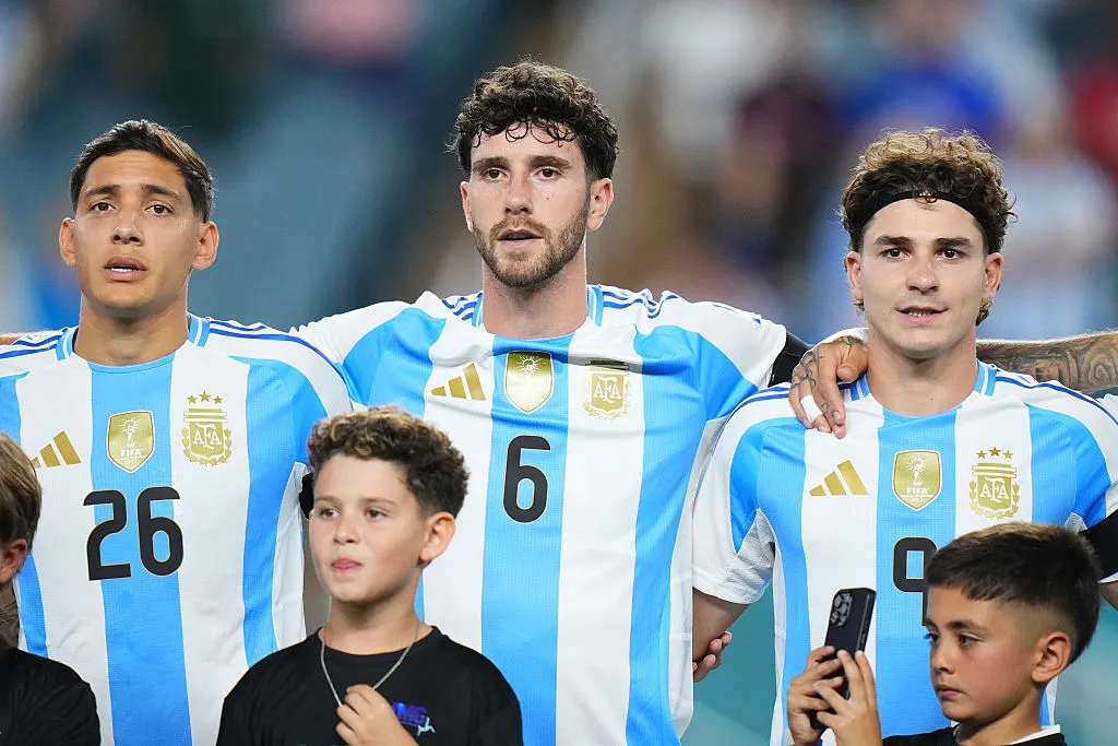 Senesi (centro) intentará ganarse un lugar entre los 26 de Argentina para el Mundial. (Getty)