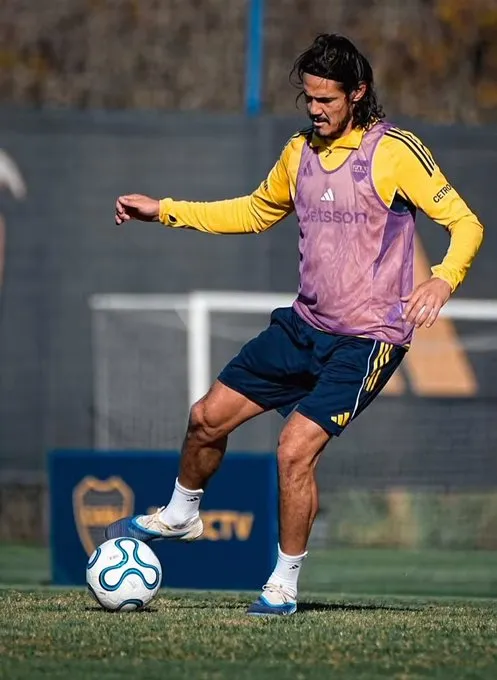 Cavani pide pista para hacer su debut en la Libertadores 2026.