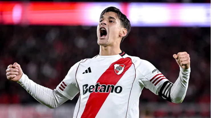 Martínez Quarta festeja el gol ante Gimnasia, que aseguró el pase a la semi.