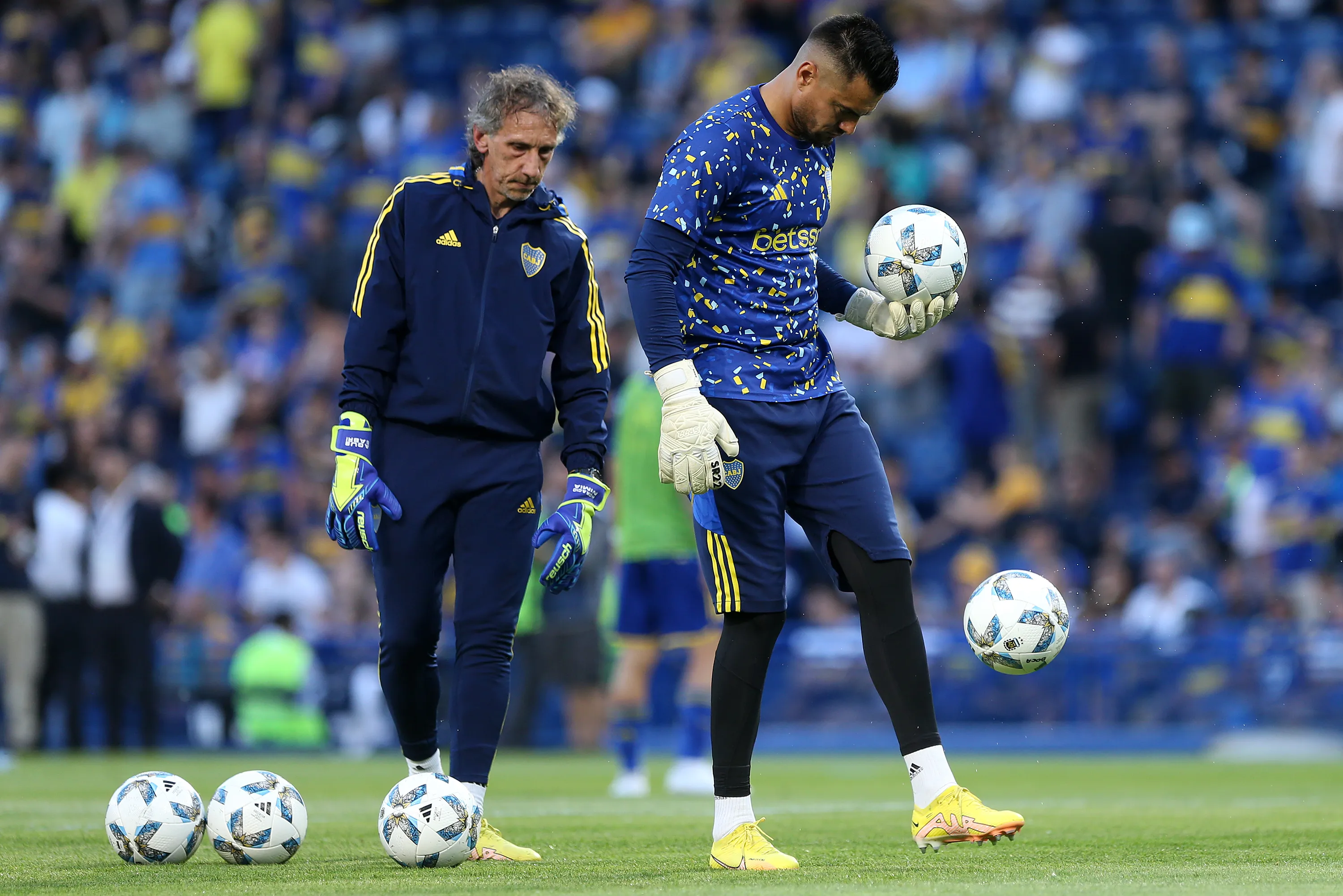 Fernando Gayoso, junto a Setgio Romero, durante su etapa como entrenador de arqueros de Boca (Getty Images).