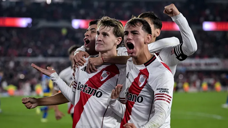Colidio y todo River celebran su gol ante Rosario Central.